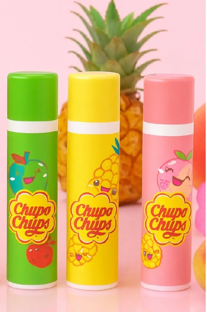 Parfum de notre marque Ora Bora posée sur une main