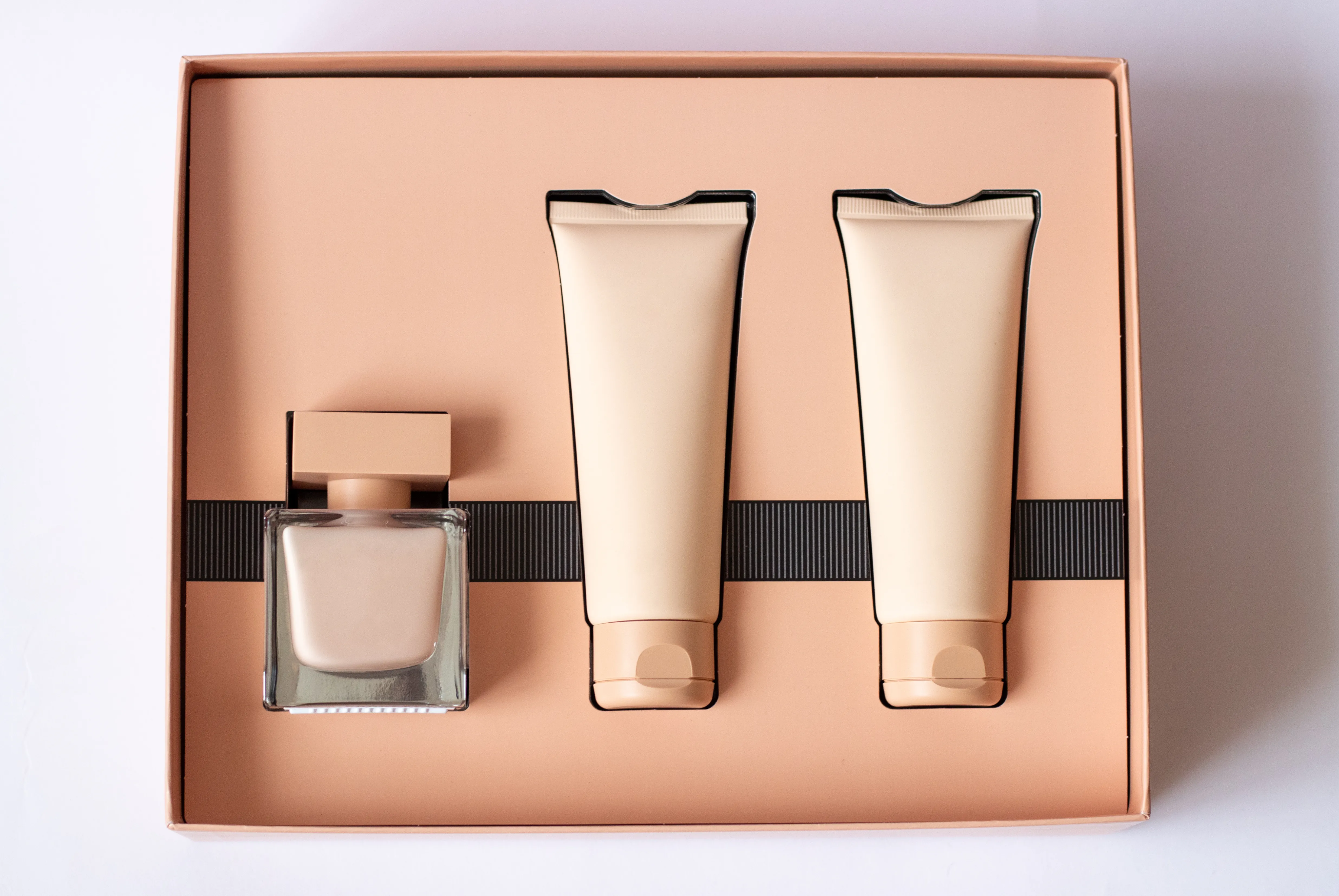 Coffret d'un flacon et deux tubes